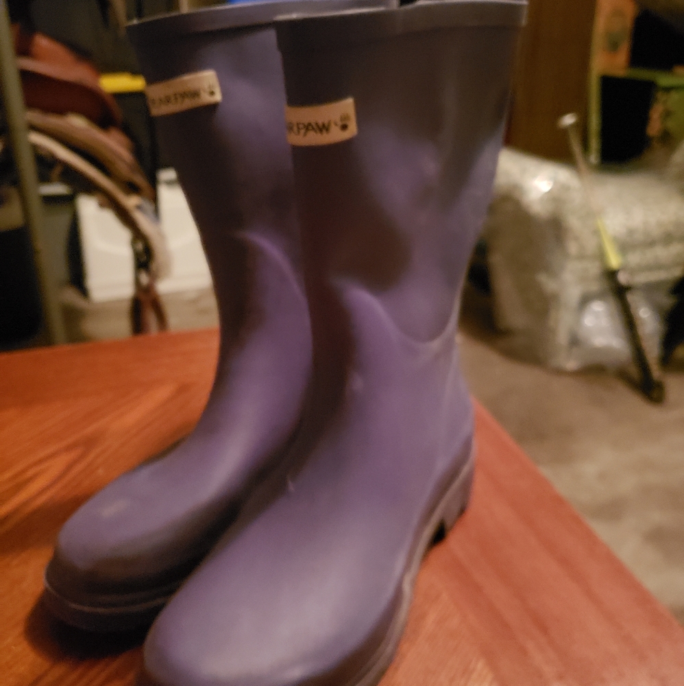 Bearpaw rain boots